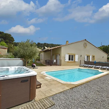 Villa In Montbrun With Pool & Vineyard Views, Cleaning Included *