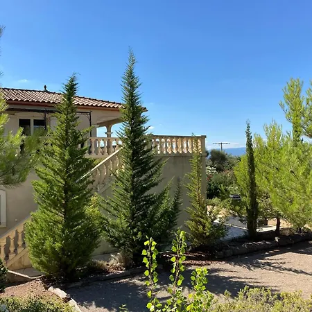 Villa In Montbrun With Pool & Vineyard Views, Cleaning Included