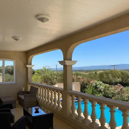 Villa In Montbrun With Pool & Vineyard Views, Cleaning Included 别墅