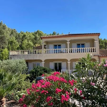 Villa In Montbrun With Pool & Vineyard Views, Cleaning Included
