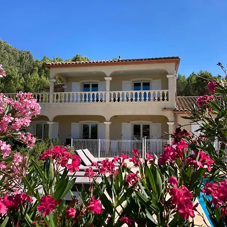 Villa In Montbrun With Pool & Vineyard Views, Cleaning Included Montbrun-des-Corbières